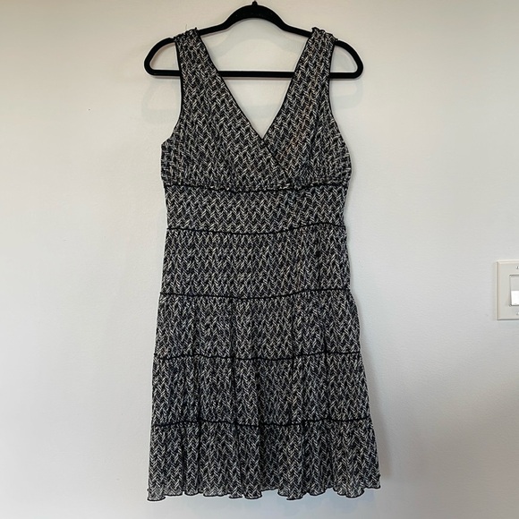 Jessica Howard Dresses & Skirts - Jessica Howard Sleeveless Black / White Dress Size 12